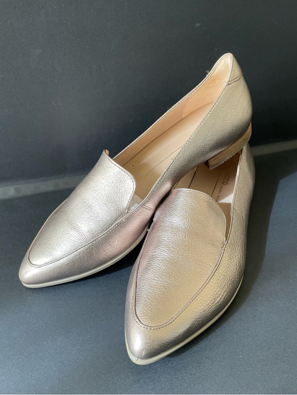 ECCO Metallic Gold Leather Pointed-Toe Loafers Flats Slip on Shoes Sz 39 8-8.5